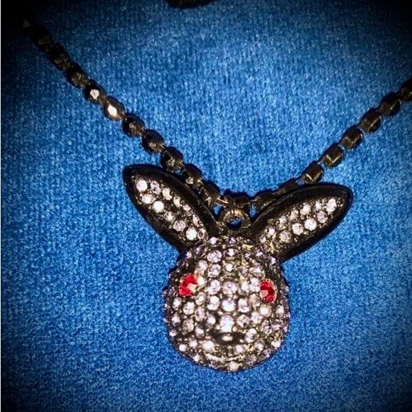 Betsey Johnson necklace - Picture 2 of 3